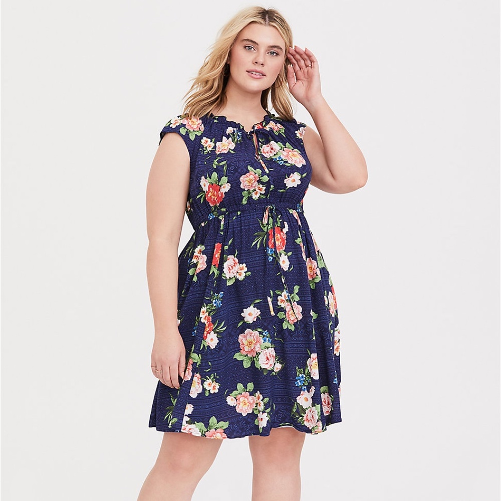 TORRID Size 1 NAVY FLORAL CHALLIS TIE-FRONT SKATER DRESS